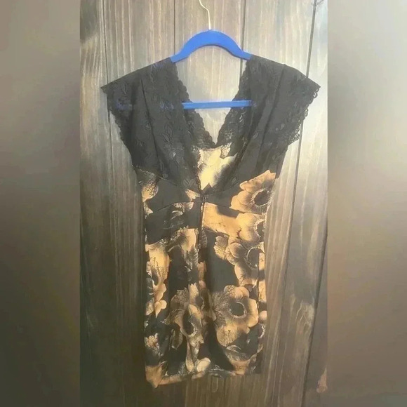 Y2K slip dress with lace trim and gold flower accents. Size Small. - Picture 5 of 8